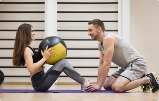 personal trainer with customer